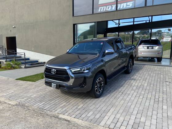 TOYOTA HILUX 2.8 D-4D TURBO DIESEL CD SRV 4X4 AUTOMÁTICO TOYOTA HILUX 2.8 D-4D TURBO DIESEL CD SRV 4X4 AUTOMÁTICO
